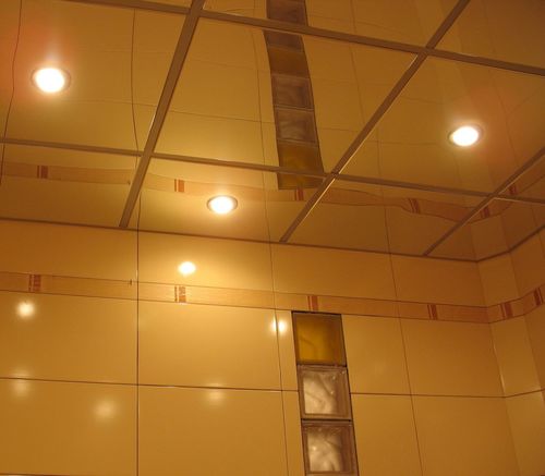 зеркальная плитка в ванной комнате